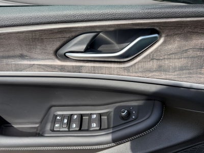 2027 Jeep Grand Cherokee Laredo Altitude
