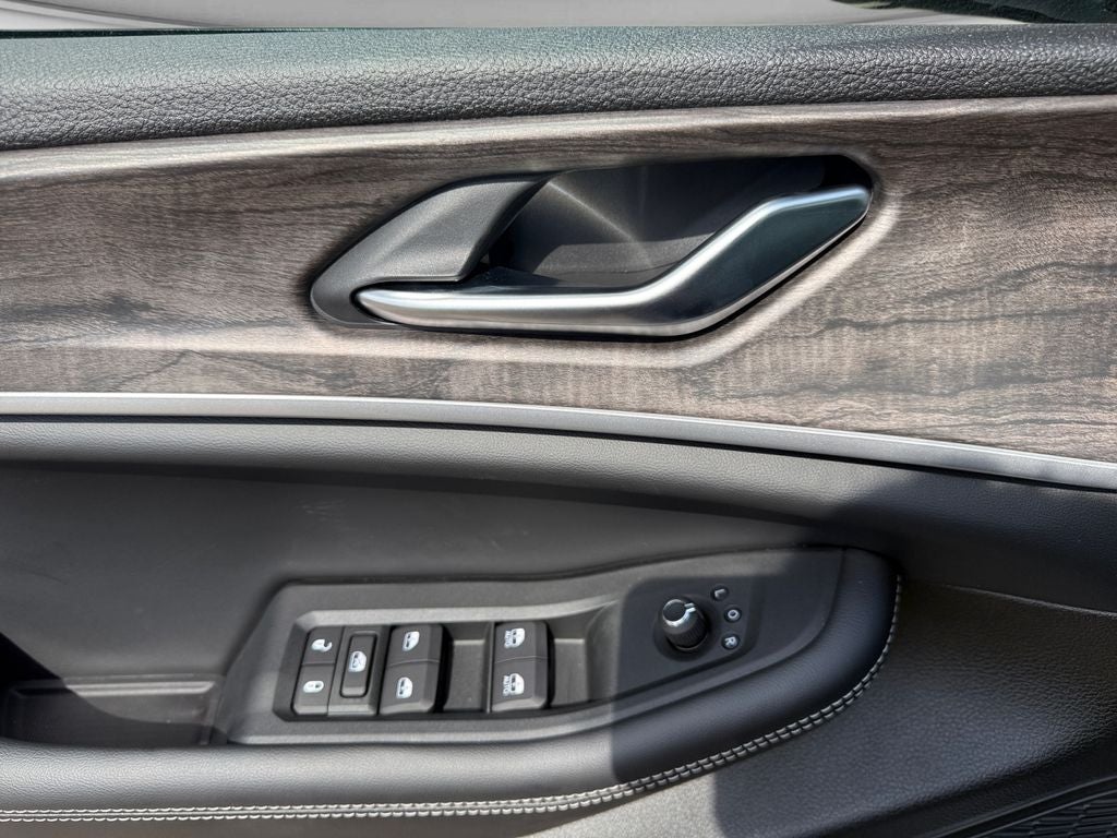 2027 Jeep Grand Cherokee Laredo Altitude