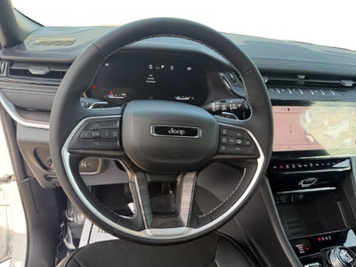 2027 Jeep Grand Cherokee Laredo Altitude