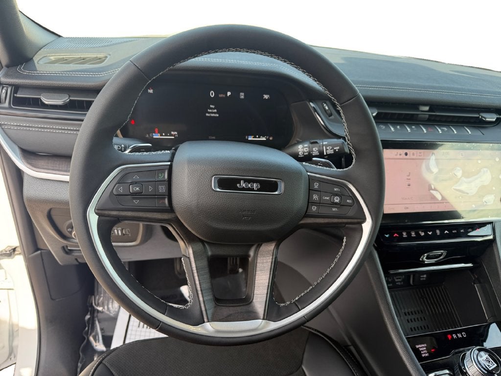 2027 Jeep Grand Cherokee Laredo Altitude