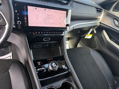 2027 Jeep Grand Cherokee Laredo Altitude