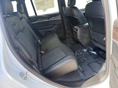 2027 Jeep Grand Cherokee Laredo Altitude
