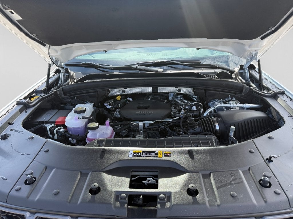 2027 Jeep Grand Cherokee Laredo Altitude