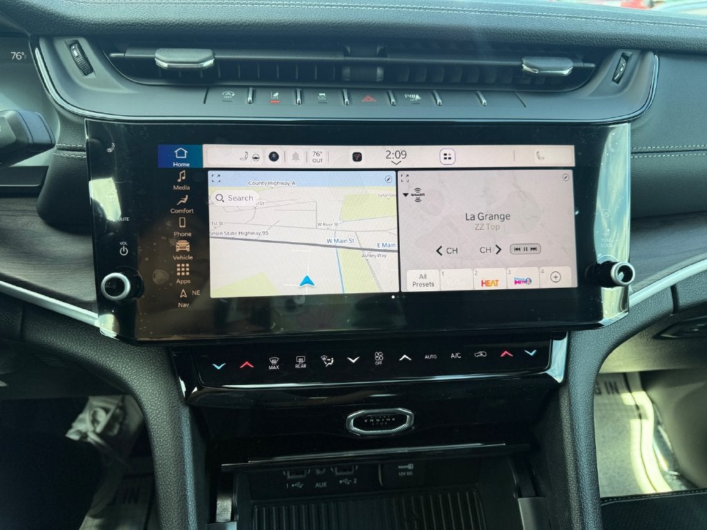 2027 Jeep Grand Cherokee Laredo Altitude