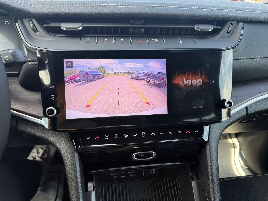 2027 Jeep Grand Cherokee Laredo Altitude