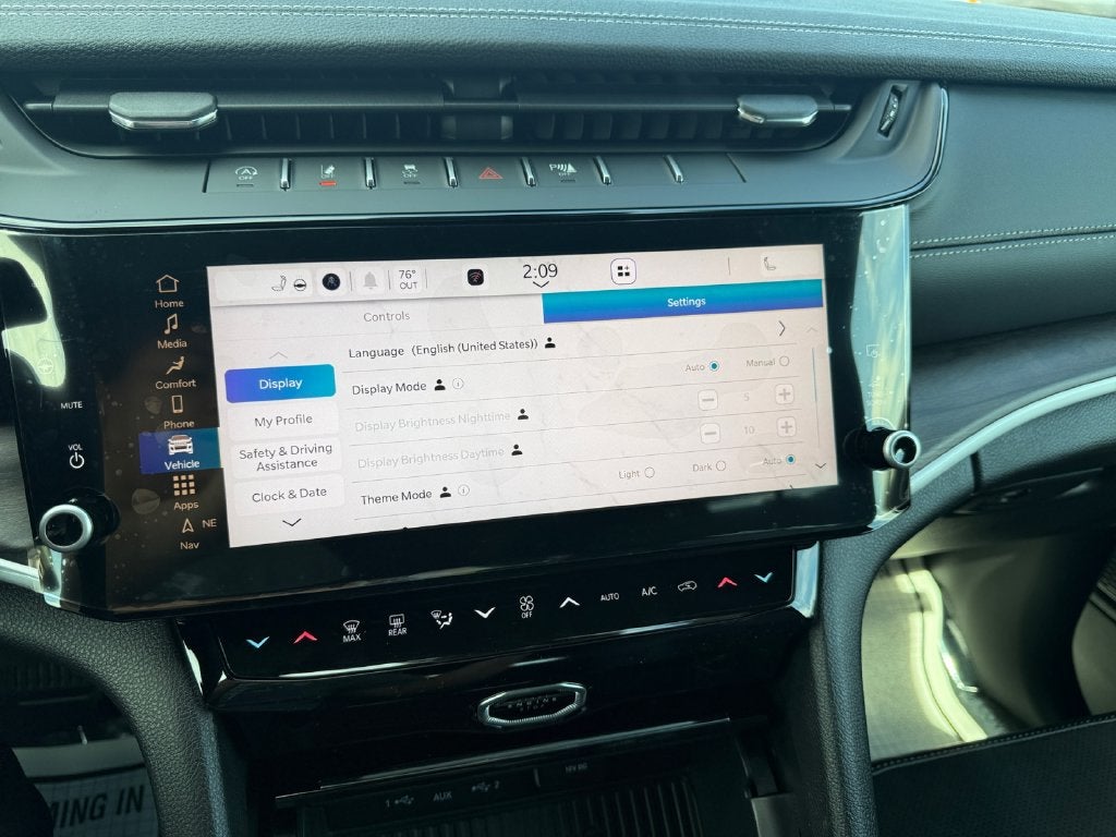 2027 Jeep Grand Cherokee Laredo Altitude