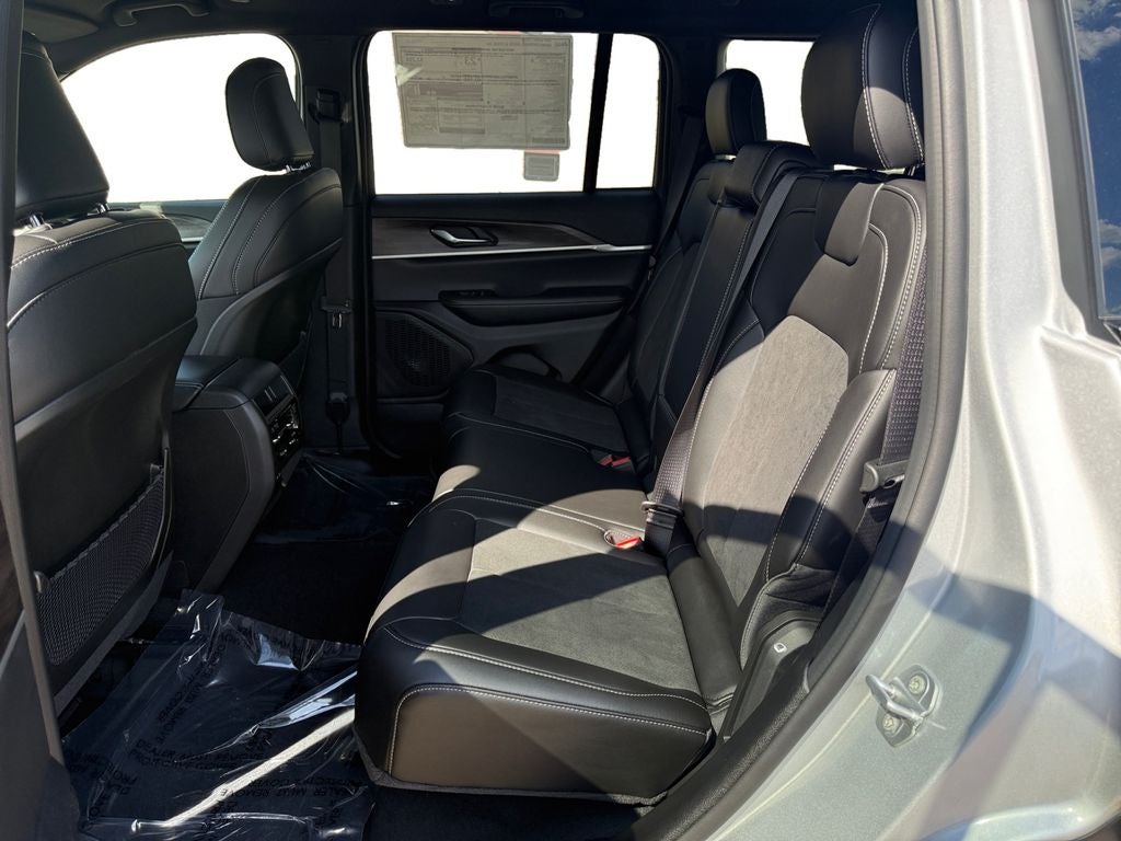 2026 Jeep Grand Cherokee Laredo Altitude