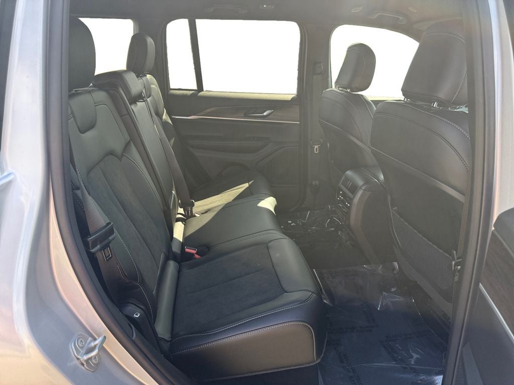 2026 Jeep Grand Cherokee Laredo Altitude