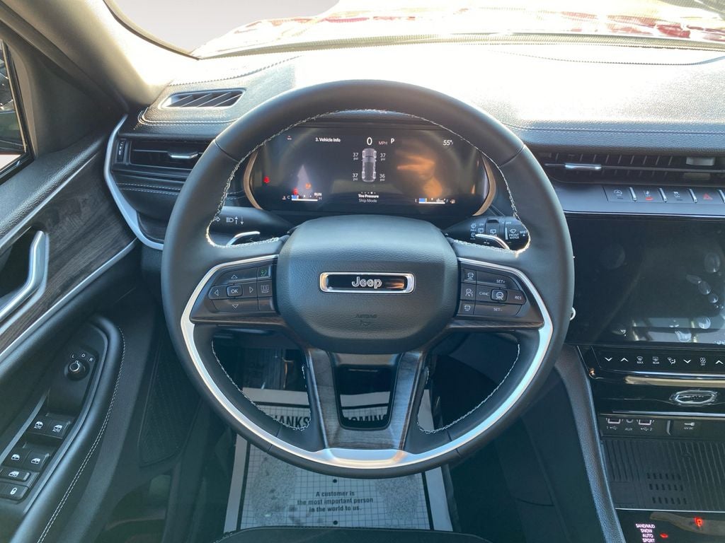 2026 Jeep Grand Cherokee Laredo Altitude