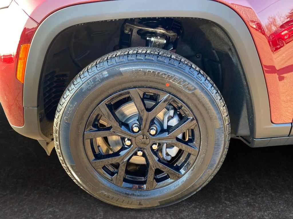 2026 Jeep Grand Cherokee Laredo Altitude