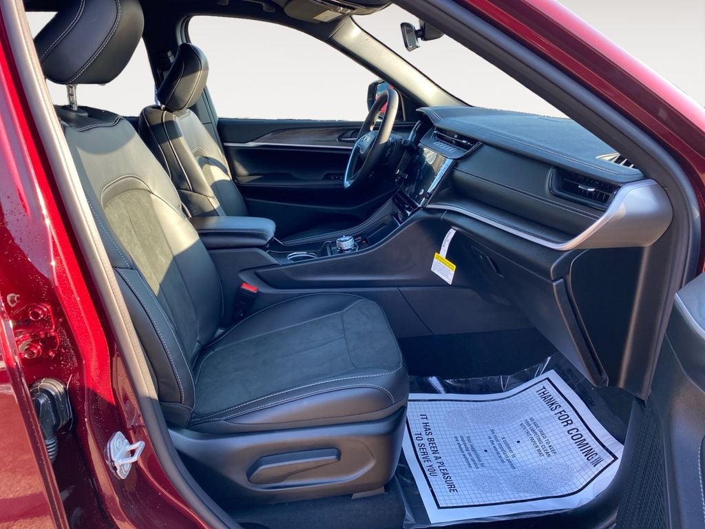 2026 Jeep Grand Cherokee Laredo Altitude