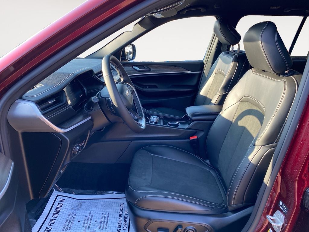 2026 Jeep Grand Cherokee Laredo Altitude