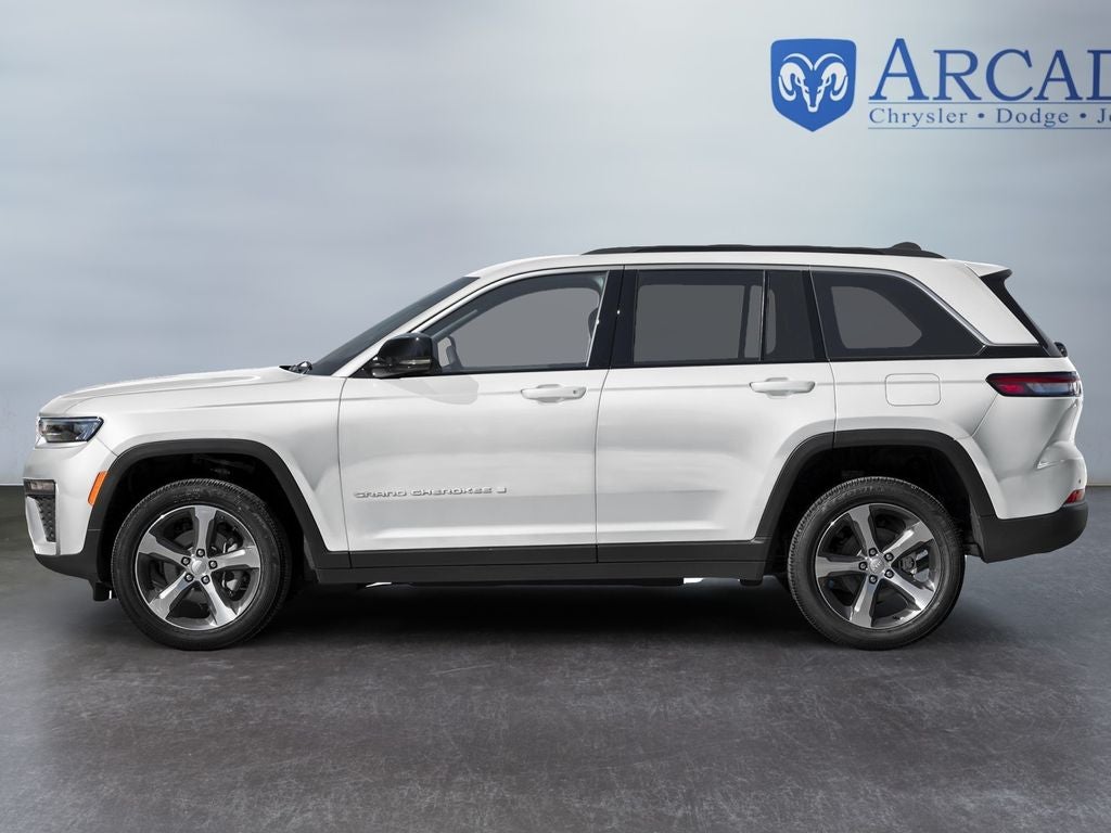 2026 Jeep Grand Cherokee Laredo Altitude
