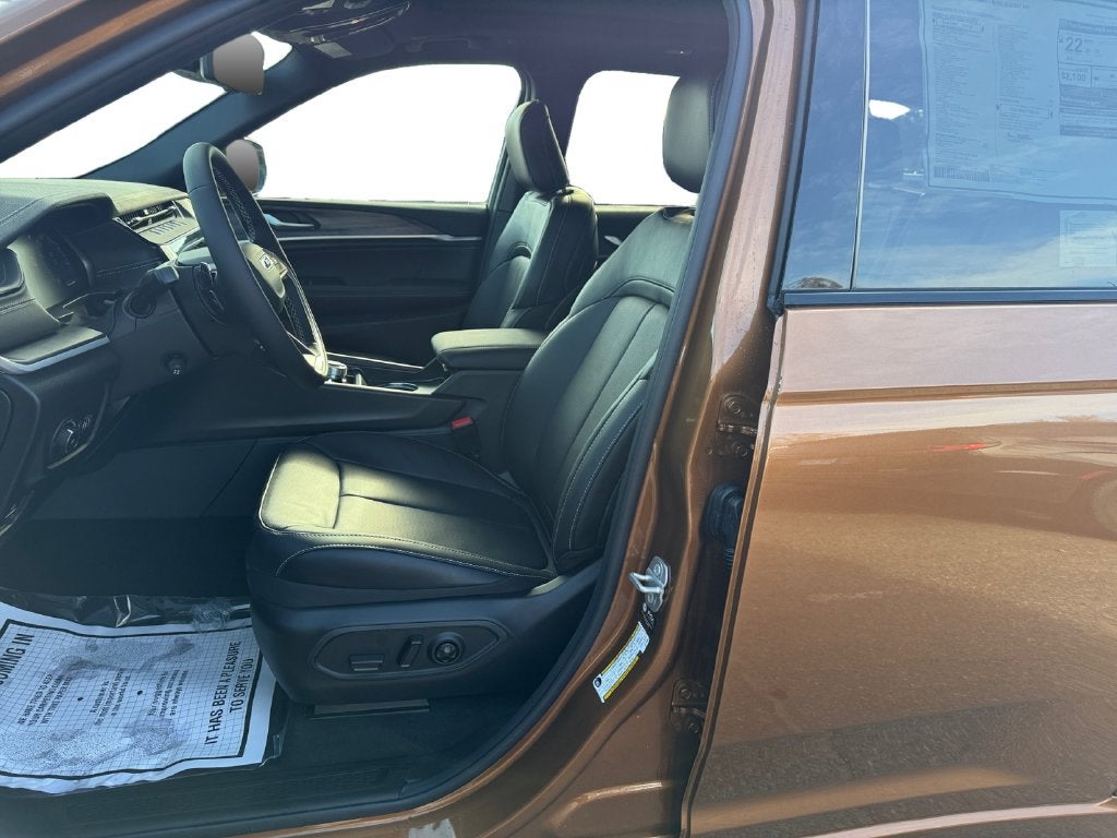 2027 Jeep Grand Cherokee Limited Reserve