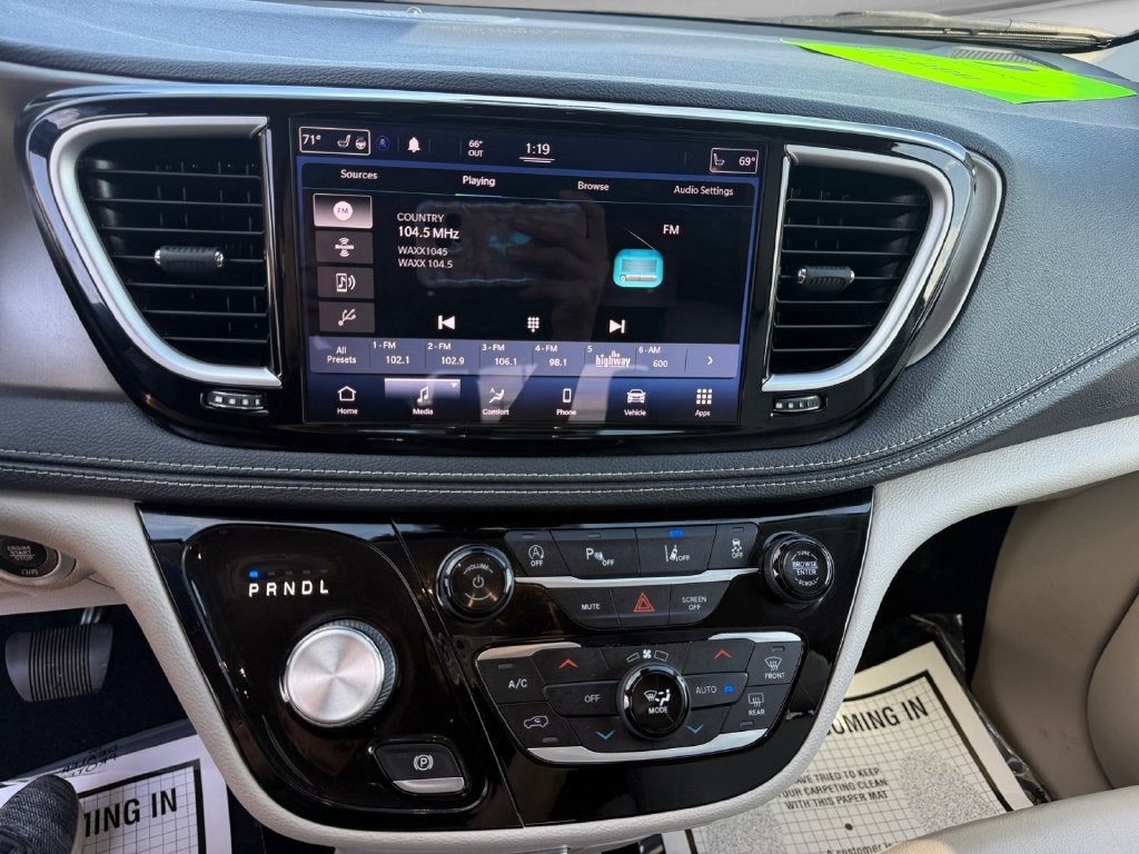 2021 Chrysler Pacifica Touring L