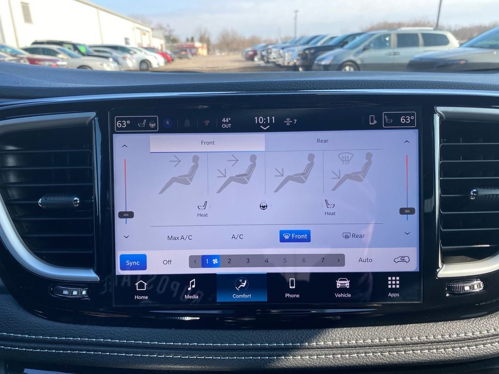 2026 Chrysler Pacifica Select