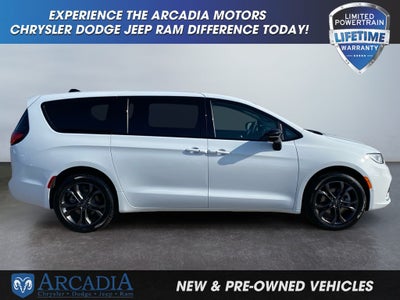 2026 Chrysler Pacifica Select