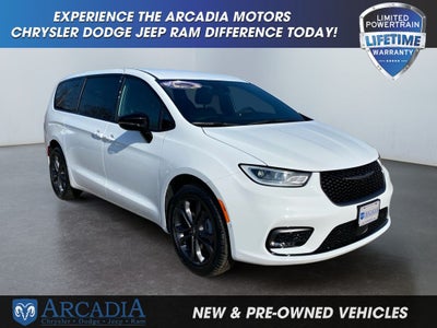 2026 Chrysler Pacifica Select