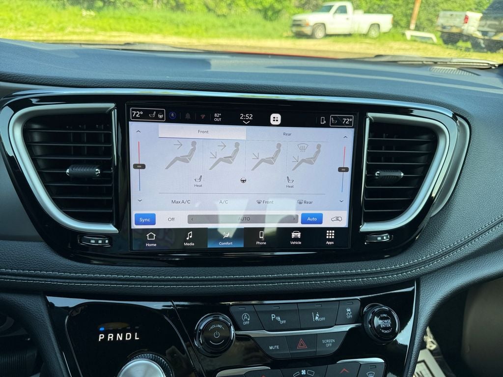 2027 Chrysler Pacifica Select