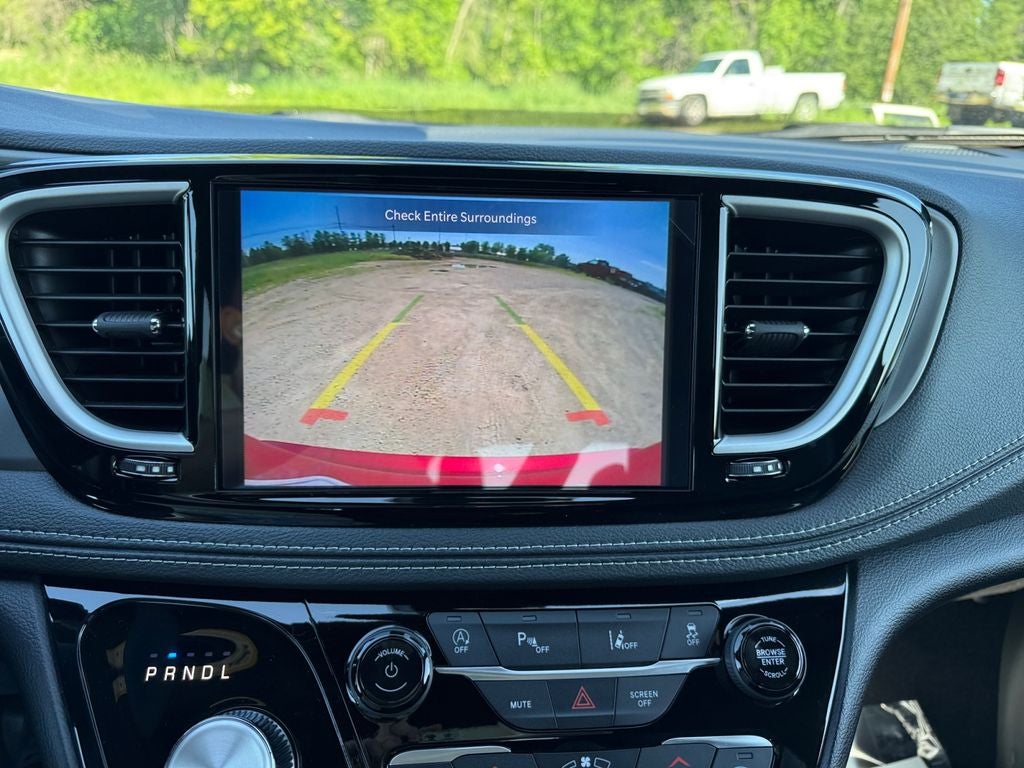 2027 Chrysler Pacifica Select