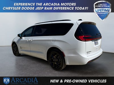 2027 Chrysler Pacifica Select