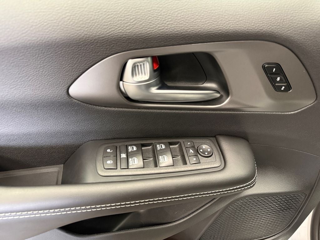 2027 Chrysler Pacifica Limited