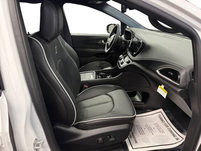 2027 Chrysler Pacifica Limited