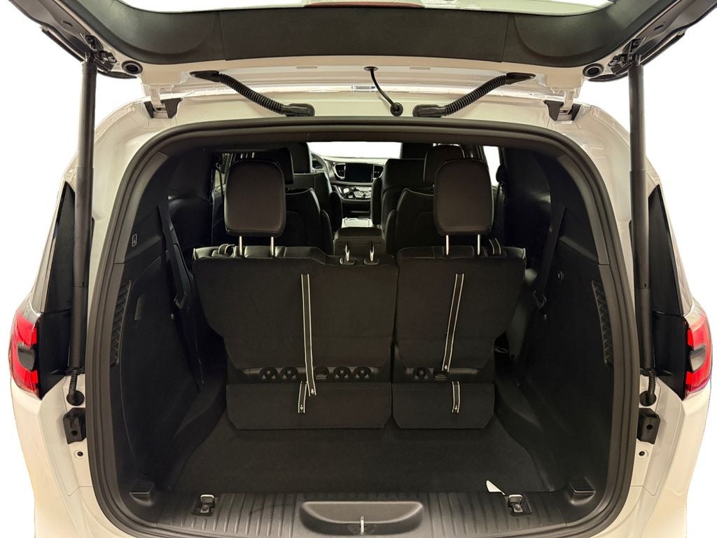 2027 Chrysler Pacifica Limited
