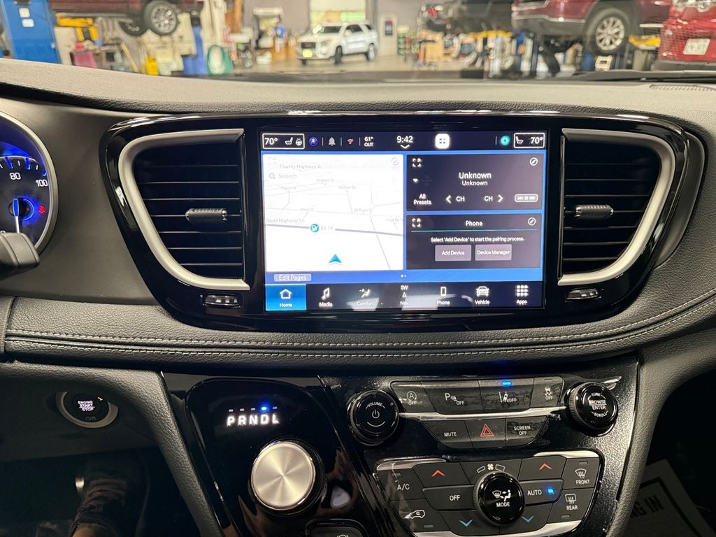 2027 Chrysler Pacifica Limited